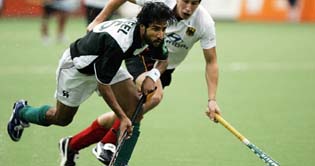 Mujahid offers reconciliation to Naveed, Mansoor